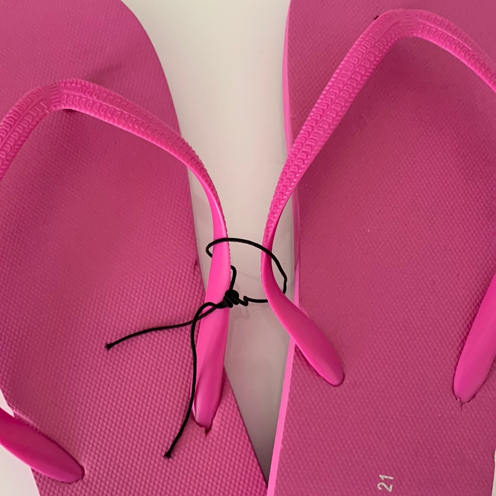 Fuchsia (Soft) Flip-flops 🩴